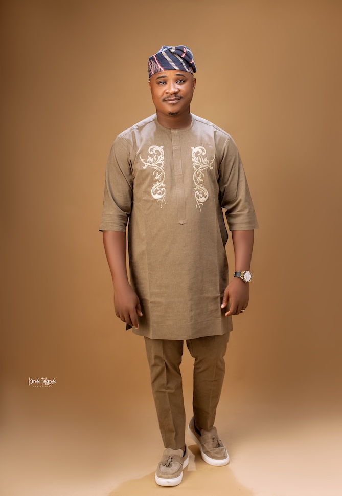 Biege Floral Kaftan - Image 4